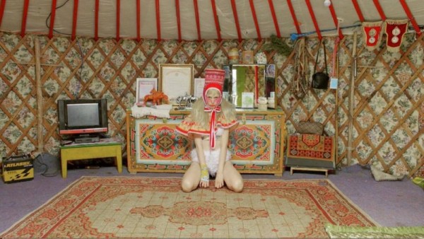 Францын дуучны Монголд хийсэн “галзуу” клип